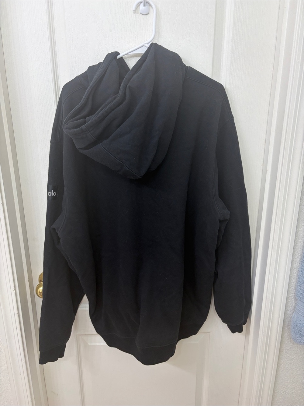Alo Yoga Renown Heavy Weight Hoodie in Black - Picture 3 of 4